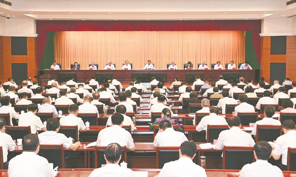 韓俊在全省生態(tài)環(huán)境保護大會上強調(diào) 加快建設(shè)山水秀美的生態(tài)強省 以高品質(zhì)生態(tài)環(huán)境支撐高質(zhì)量發(fā)展 王清憲主持 唐良智程麗華出席